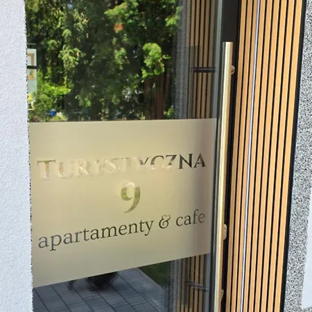 Turystyczna 9 & Cafe 아파트호텔 3*